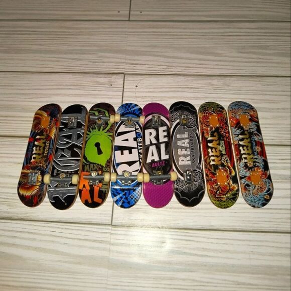 Tech Deck Real Graphic Finger Skateboards Set Of 8 Boards - Picture 8 of 8